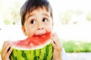 娱乐吃瓜酱小孩发疯,小孩发疯事件，揭秘背后真相